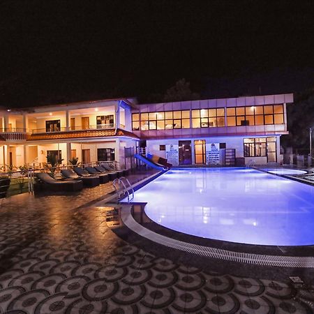 Hotel Wildlife Camp Sauraha Buitenkant foto