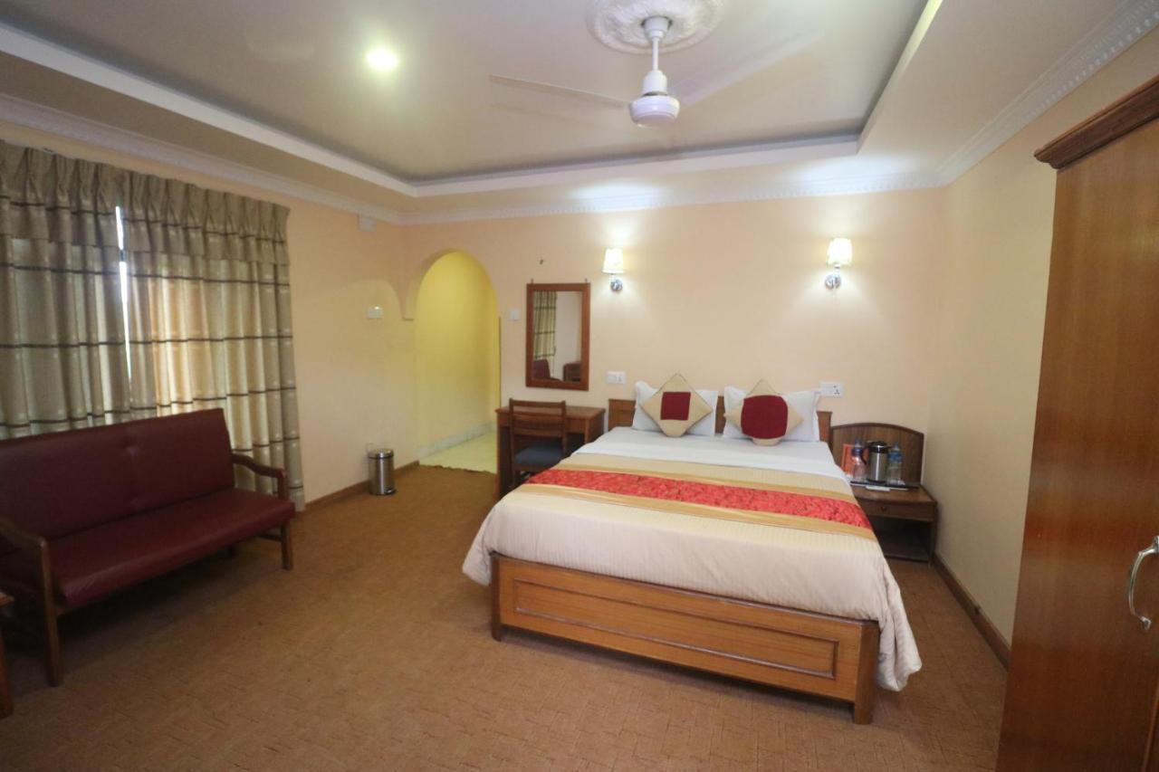 Hotel Wildlife Camp Sauraha Buitenkant foto