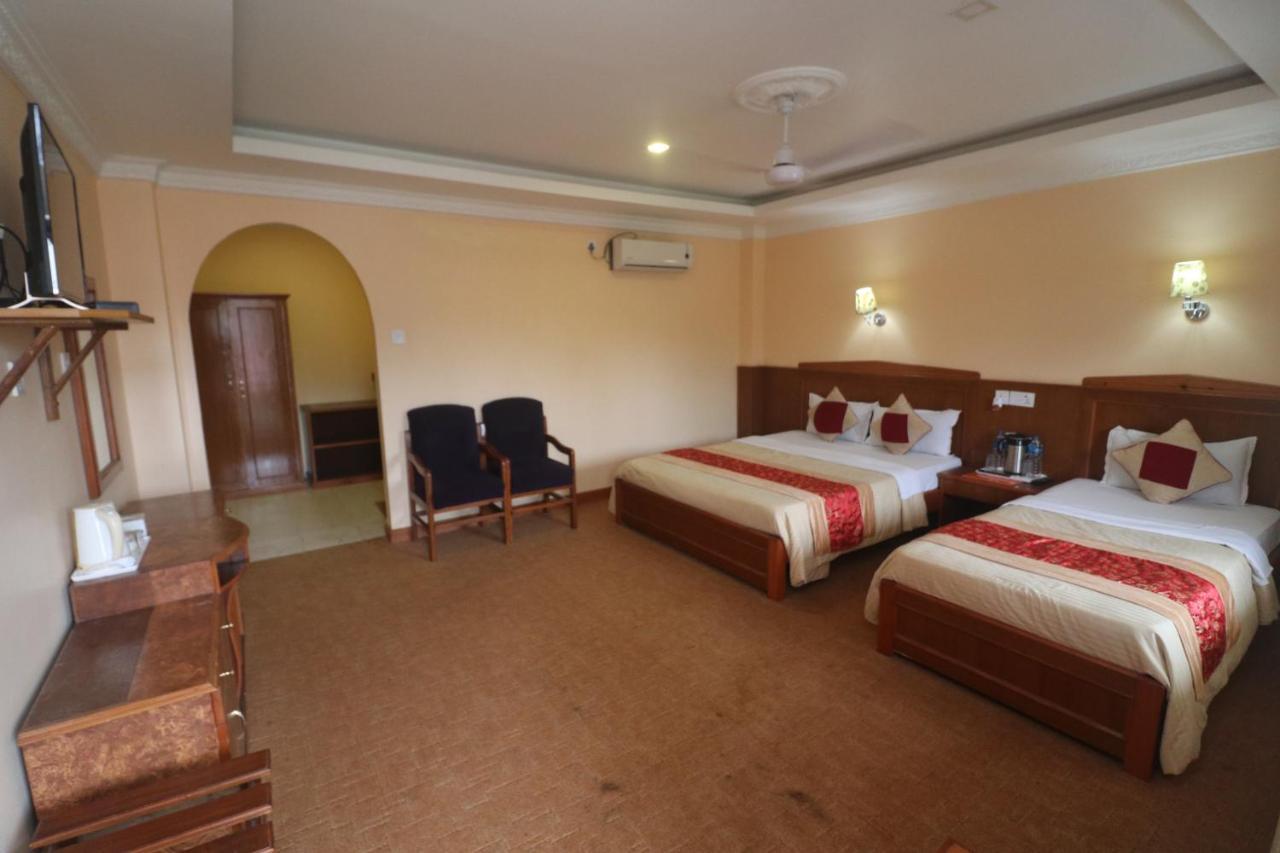 Hotel Wildlife Camp Sauraha Buitenkant foto