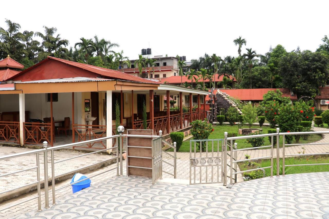 Hotel Wildlife Camp Sauraha Buitenkant foto