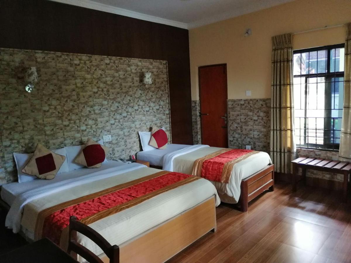 Hotel Wildlife Camp Sauraha Buitenkant foto