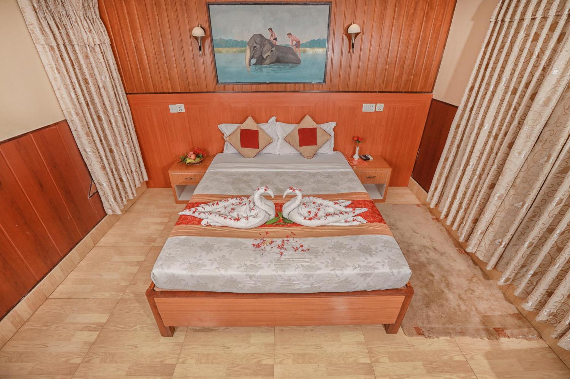 Hotel Wildlife Camp Sauraha Buitenkant foto