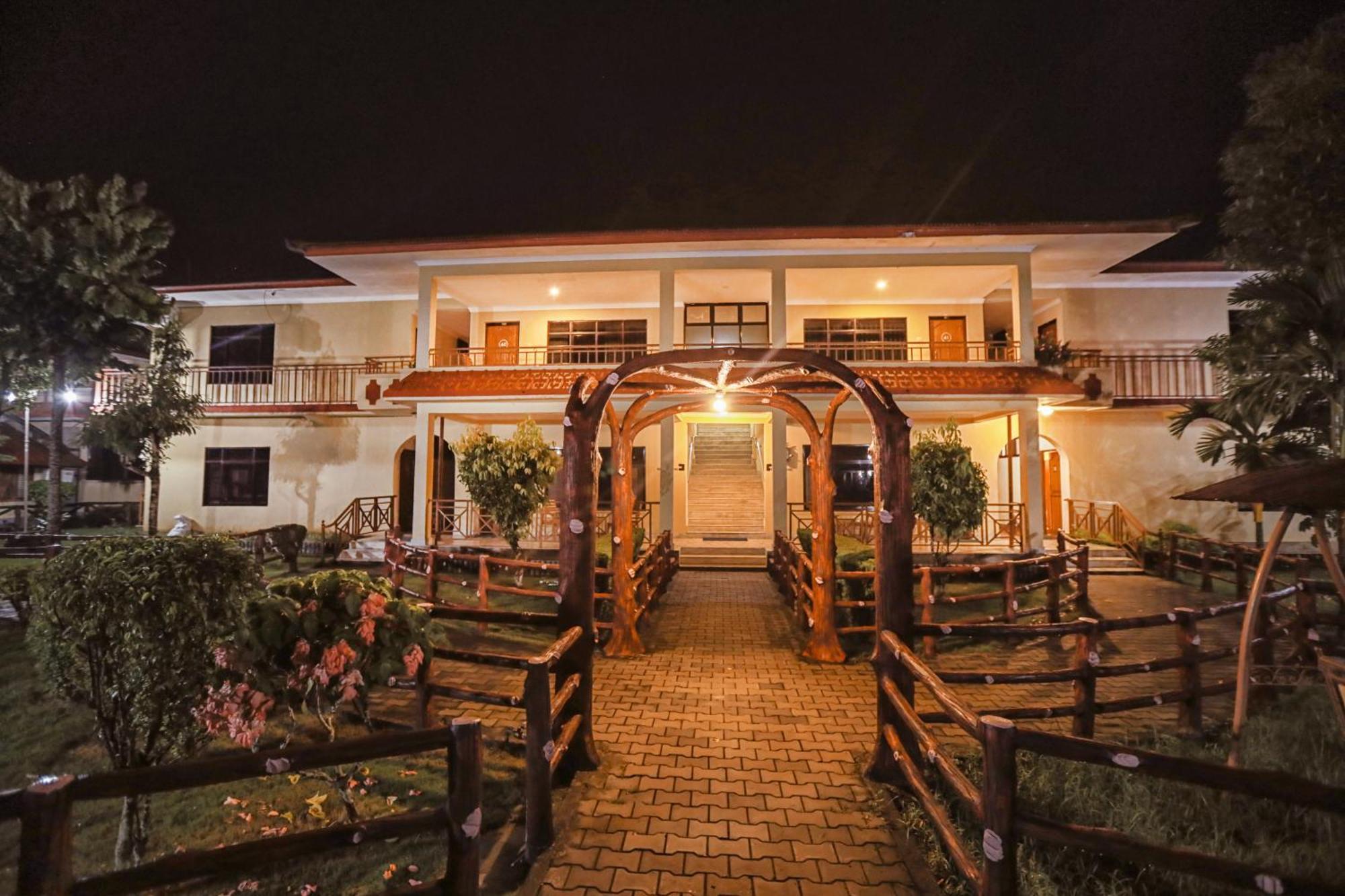 Hotel Wildlife Camp Sauraha Buitenkant foto