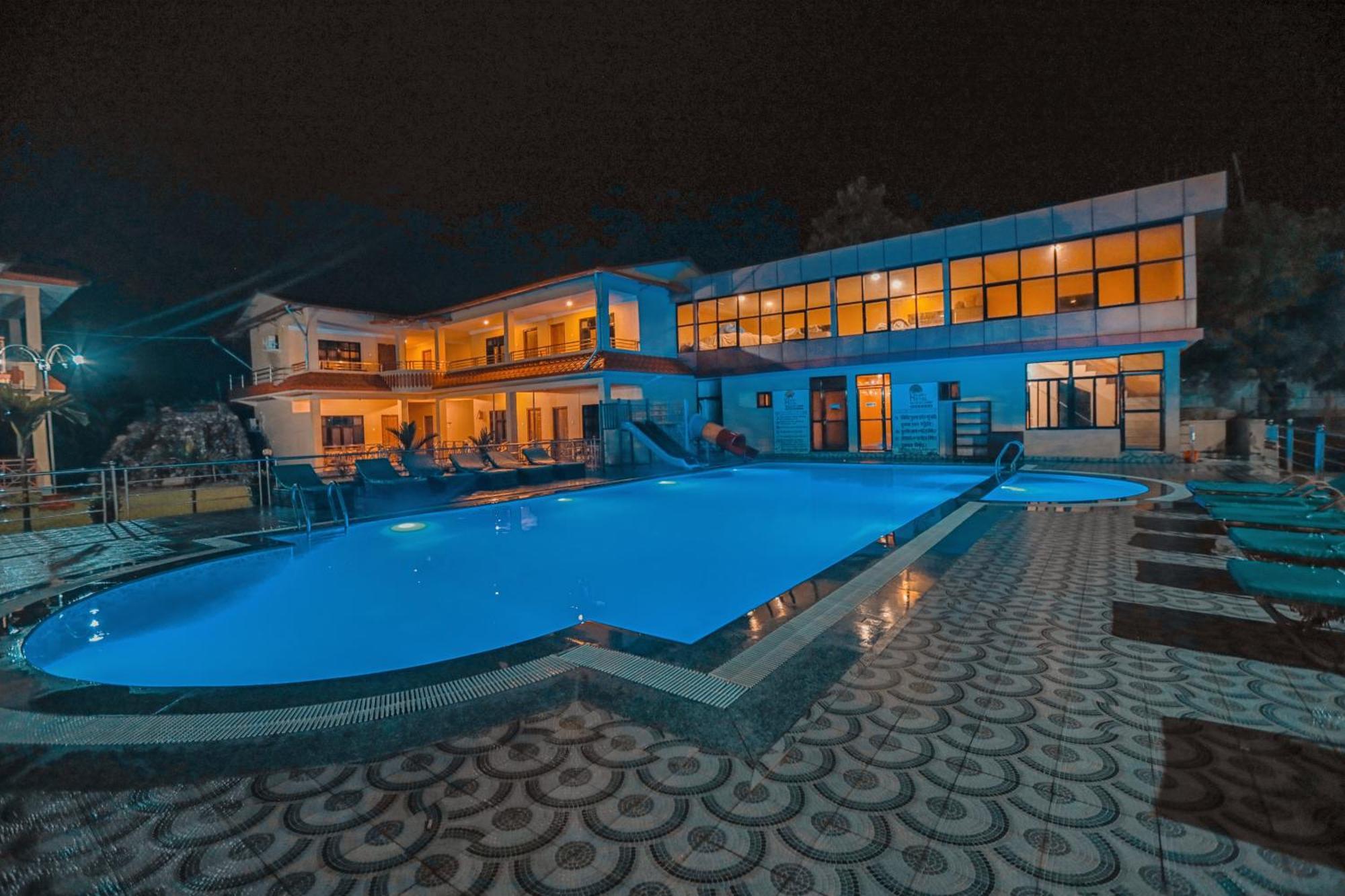 Hotel Wildlife Camp Sauraha Buitenkant foto