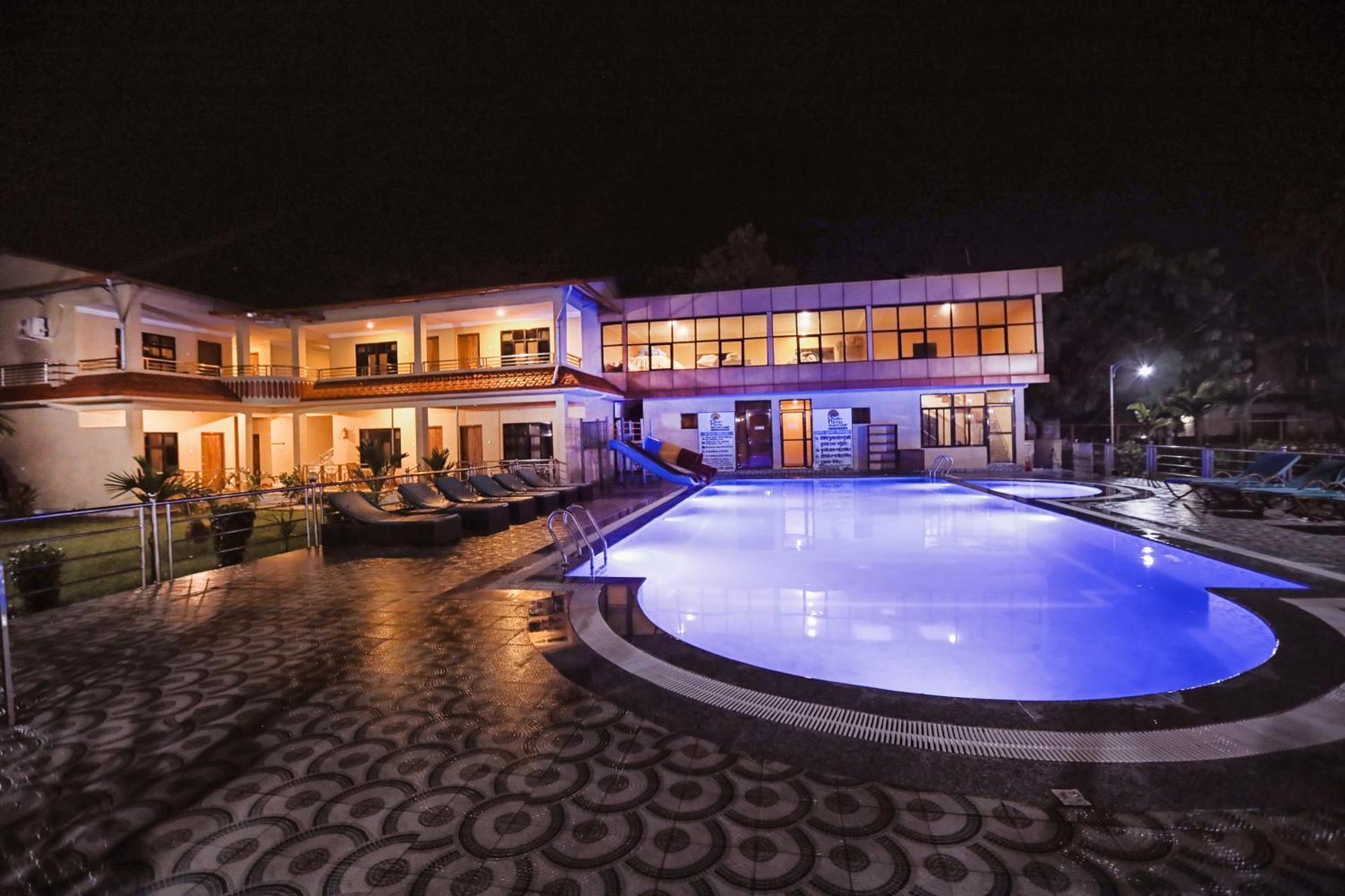 Hotel Wildlife Camp Sauraha Buitenkant foto