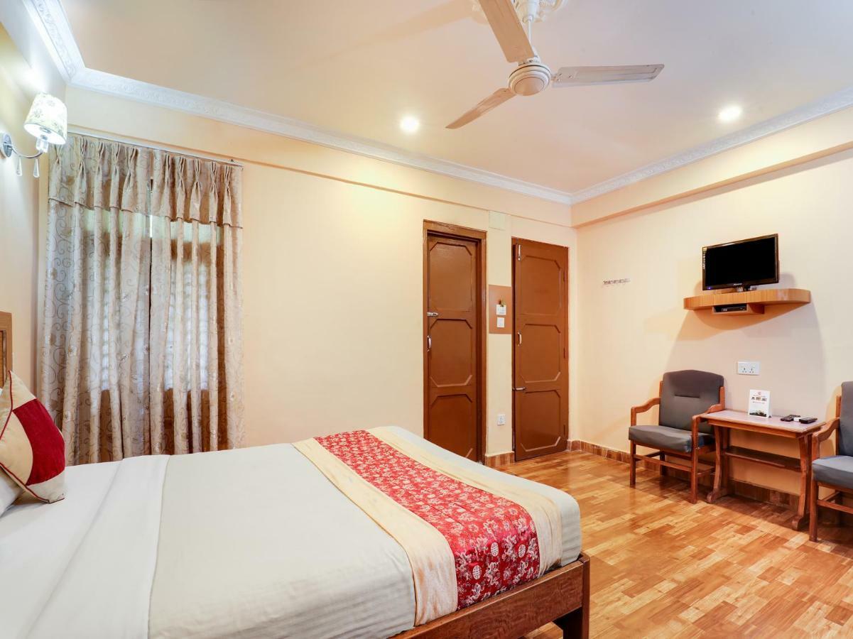 Hotel Wildlife Camp Sauraha Buitenkant foto