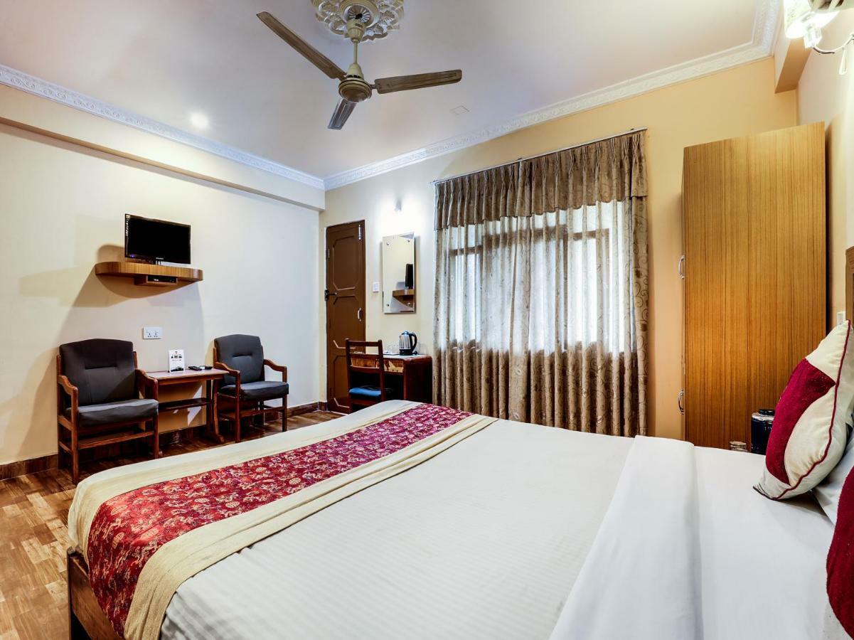 Hotel Wildlife Camp Sauraha Buitenkant foto