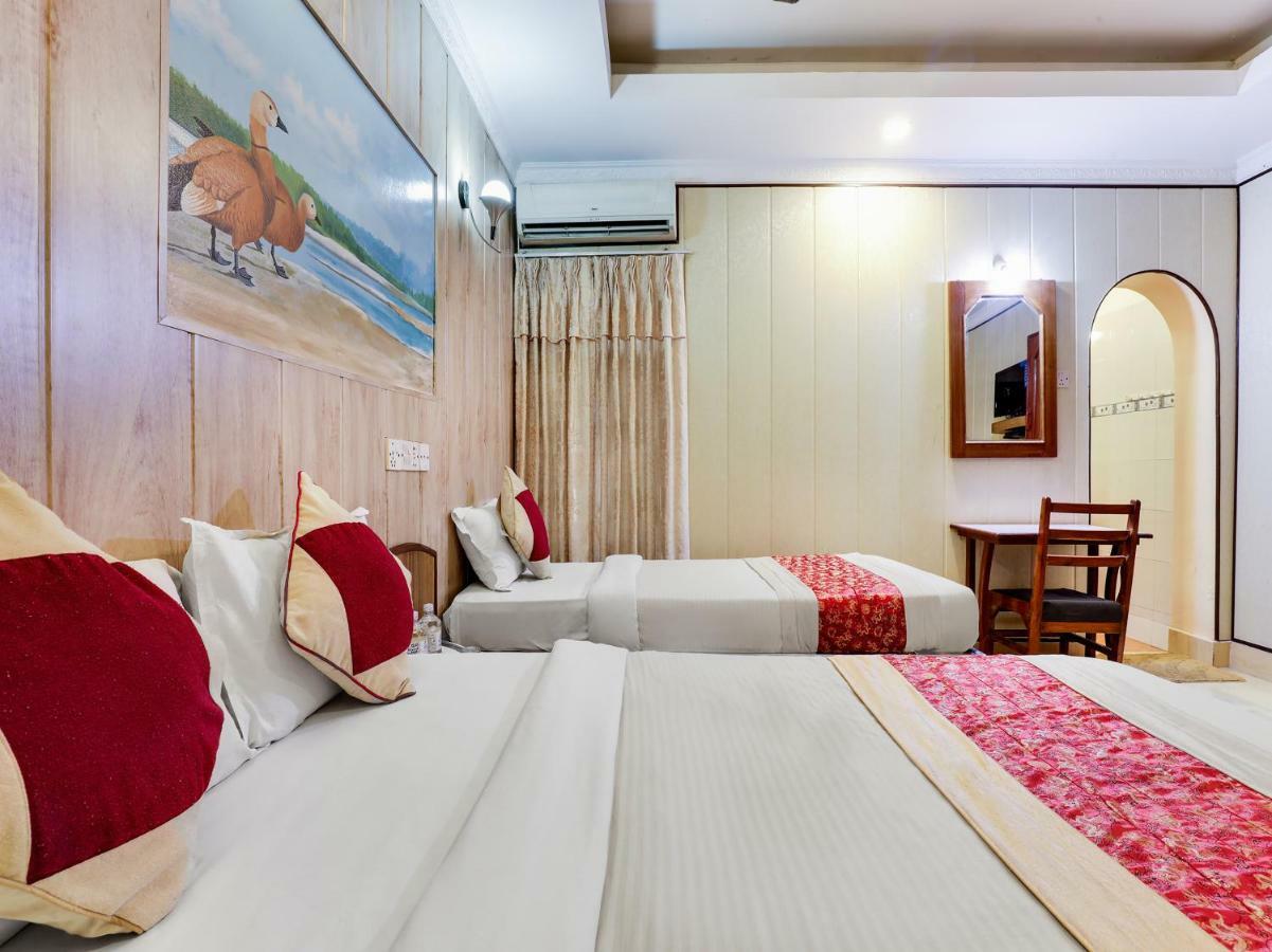 Hotel Wildlife Camp Sauraha Buitenkant foto