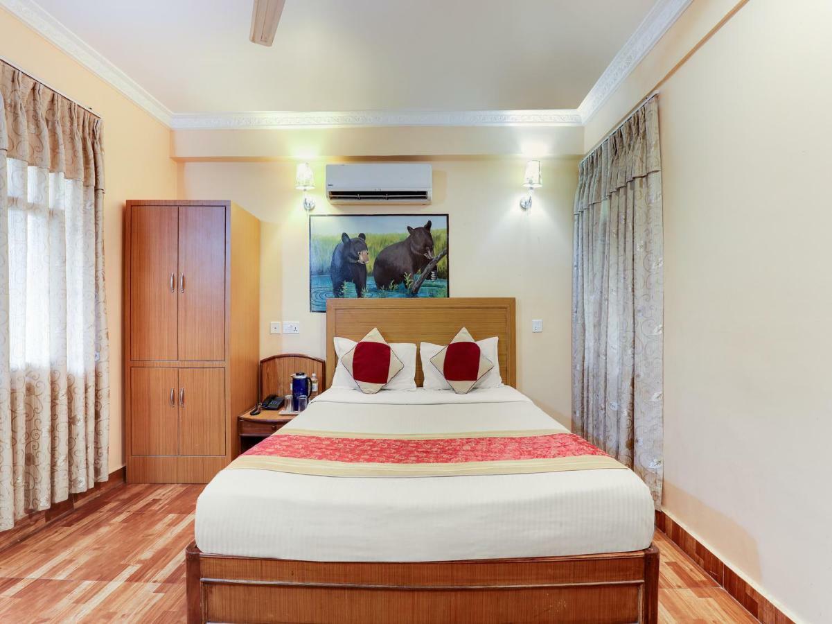 Hotel Wildlife Camp Sauraha Buitenkant foto