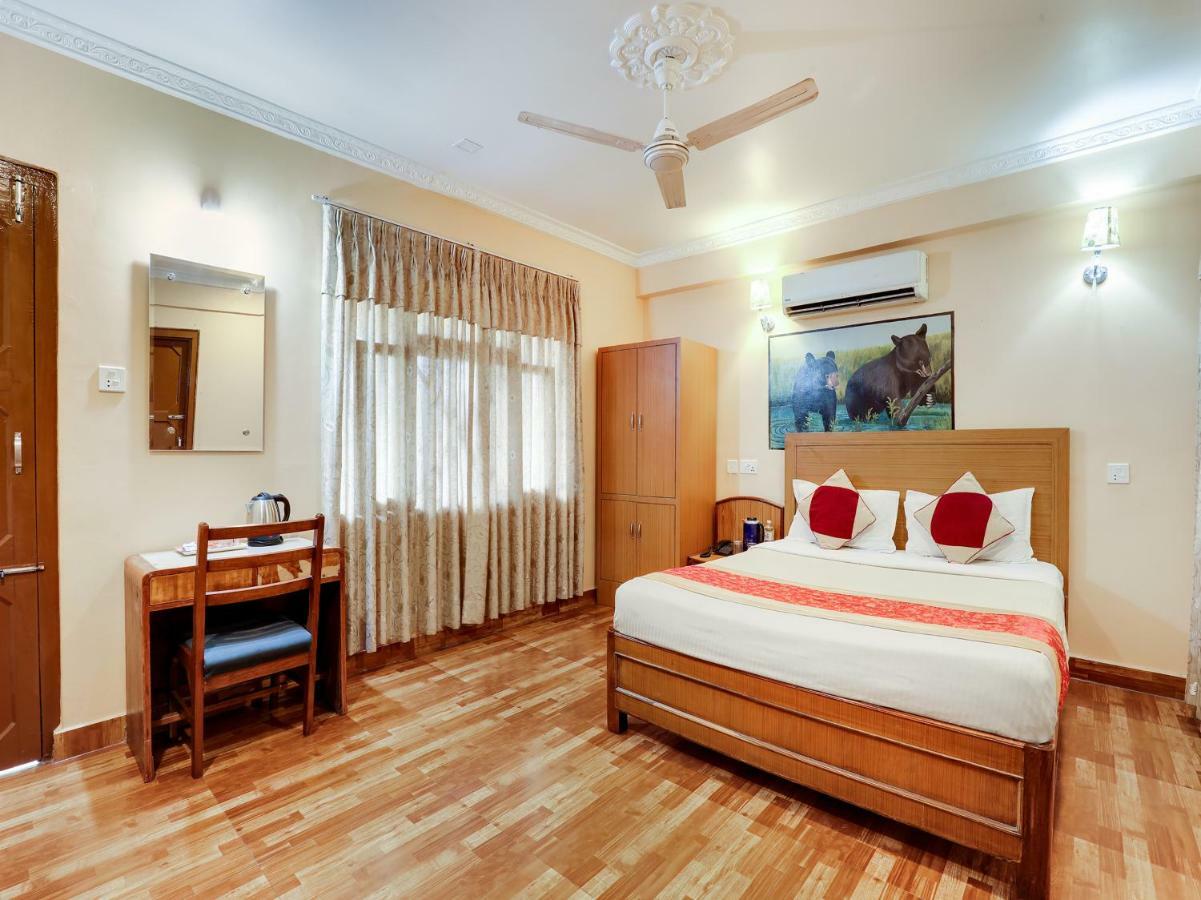 Hotel Wildlife Camp Sauraha Buitenkant foto