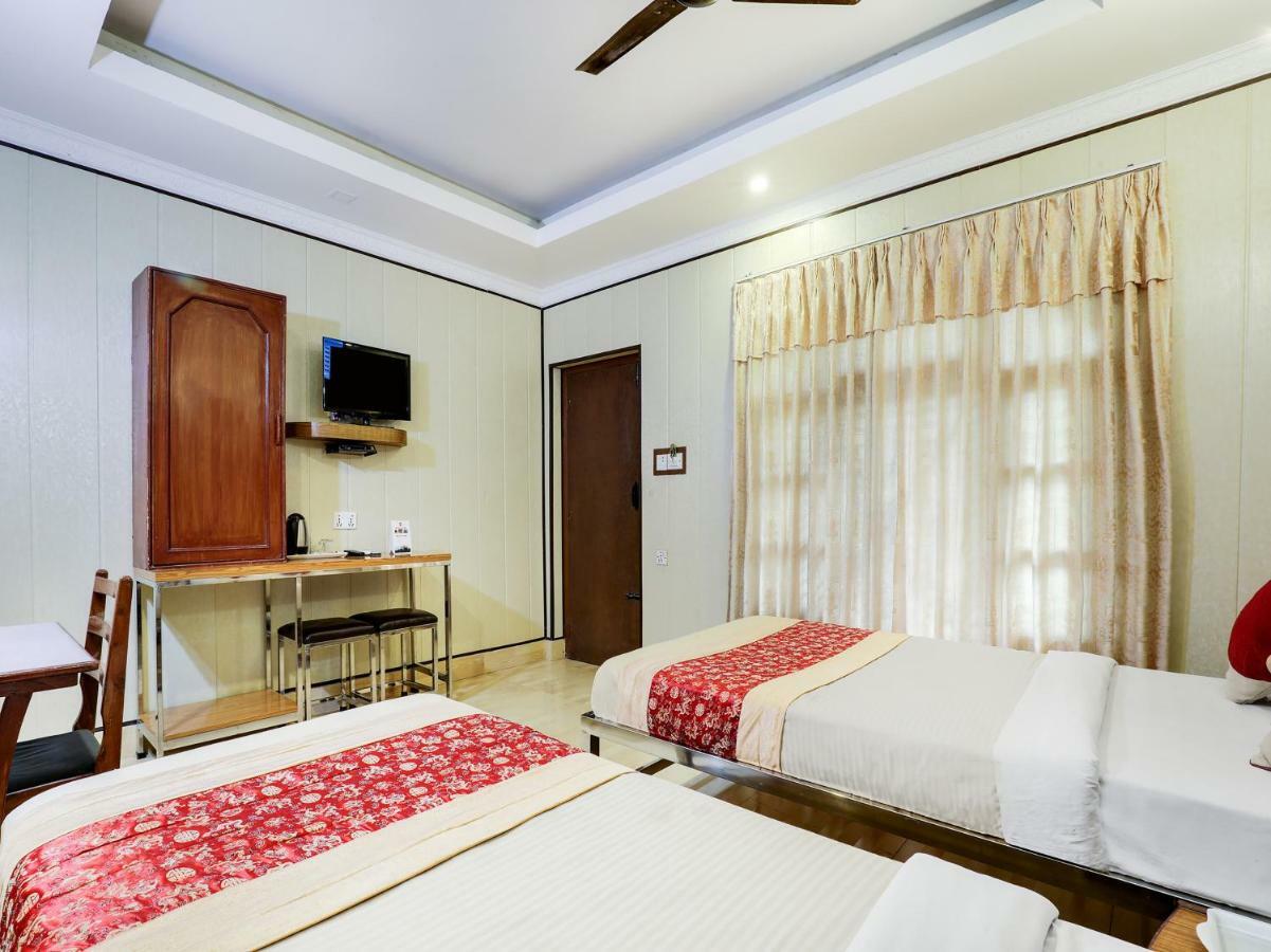 Hotel Wildlife Camp Sauraha Buitenkant foto