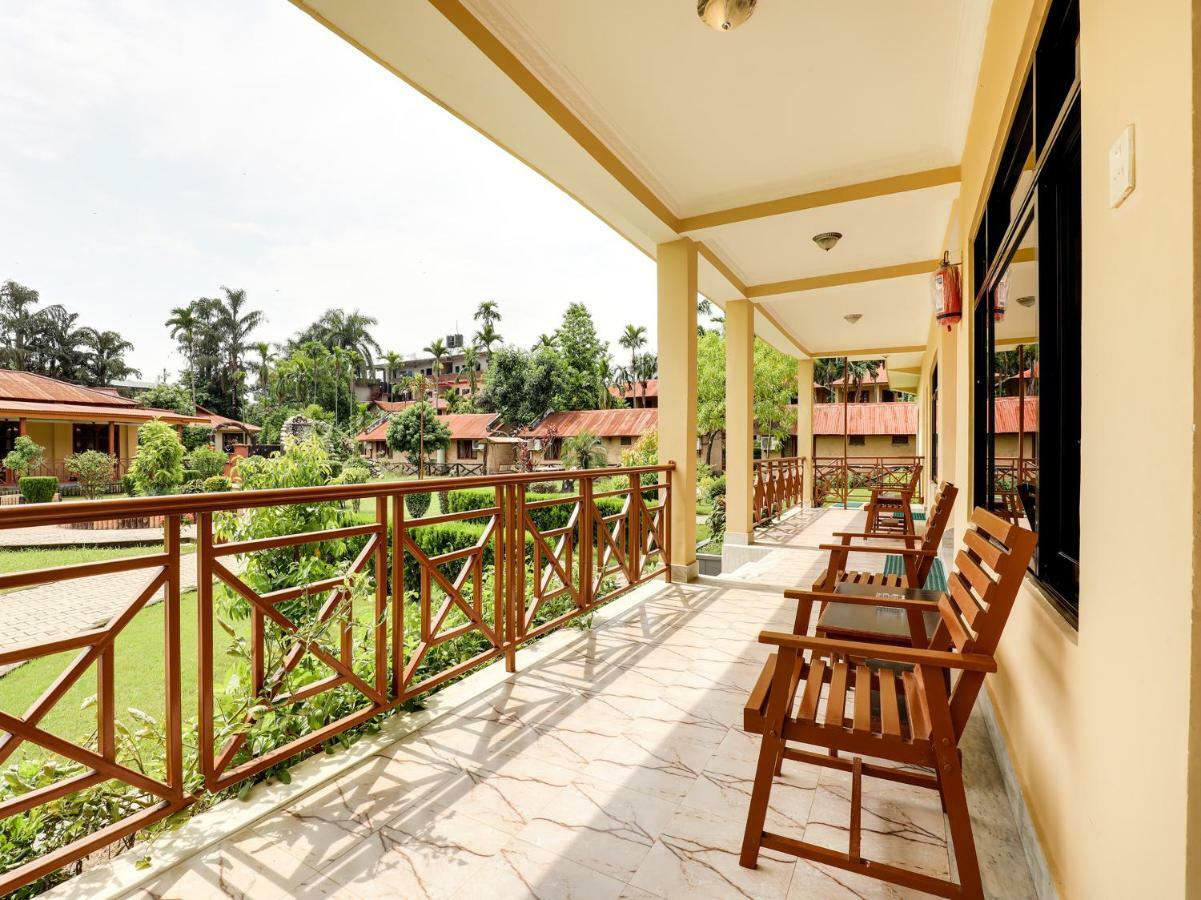 Hotel Wildlife Camp Sauraha Buitenkant foto