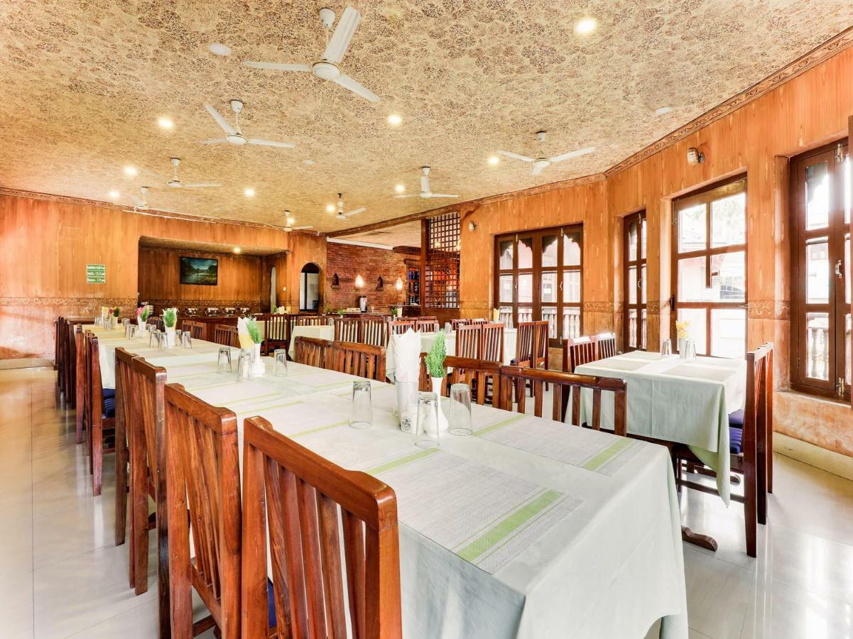 Hotel Wildlife Camp Sauraha Buitenkant foto