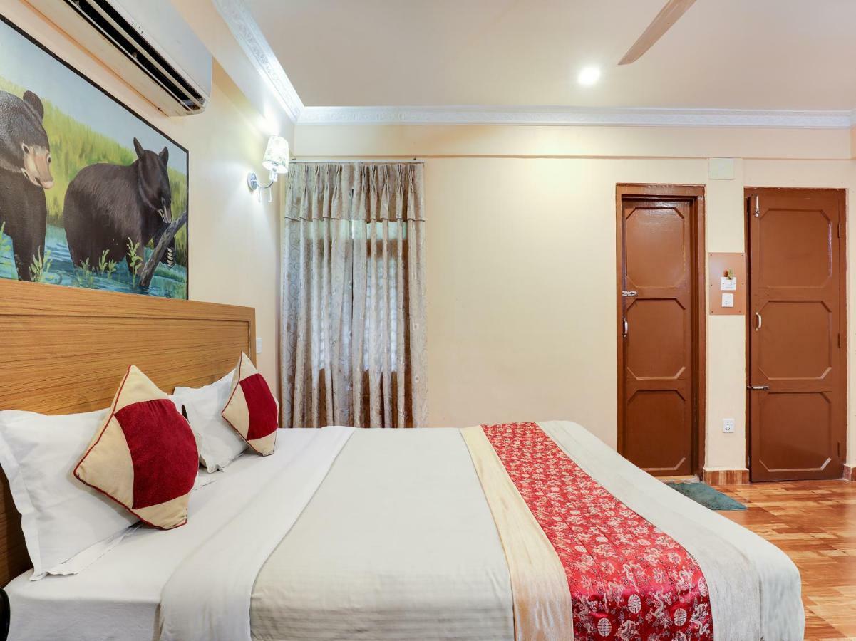 Hotel Wildlife Camp Sauraha Buitenkant foto
