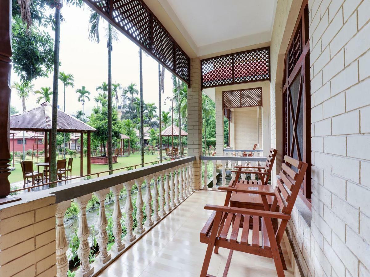 Hotel Wildlife Camp Sauraha Buitenkant foto