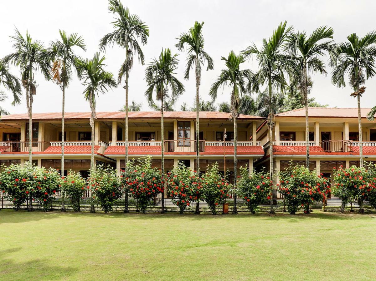 Hotel Wildlife Camp Sauraha Buitenkant foto