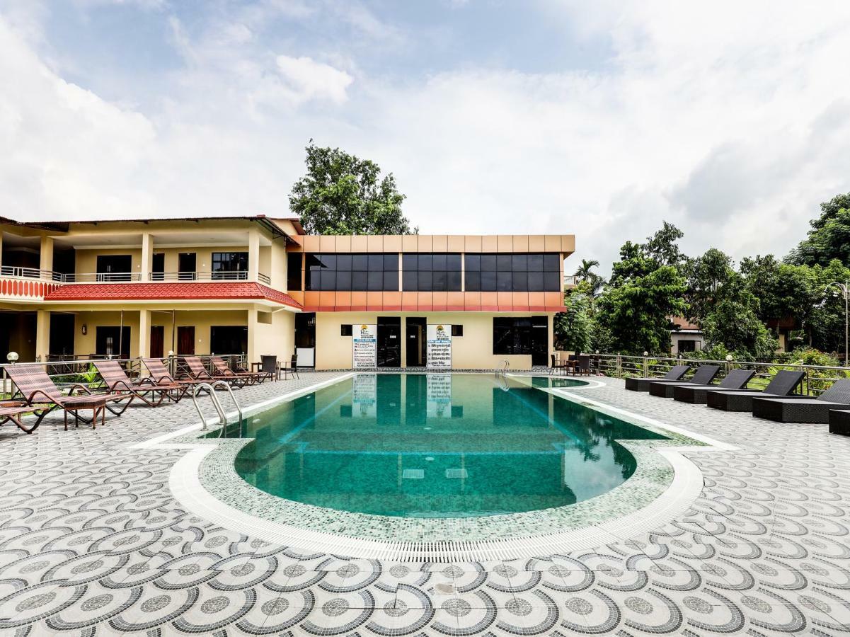 Hotel Wildlife Camp Sauraha Buitenkant foto
