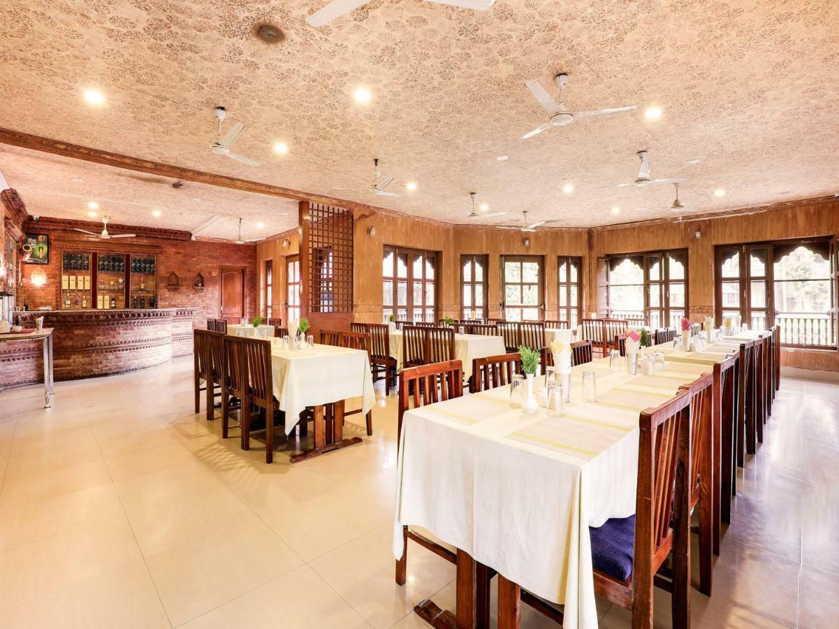 Hotel Wildlife Camp Sauraha Buitenkant foto