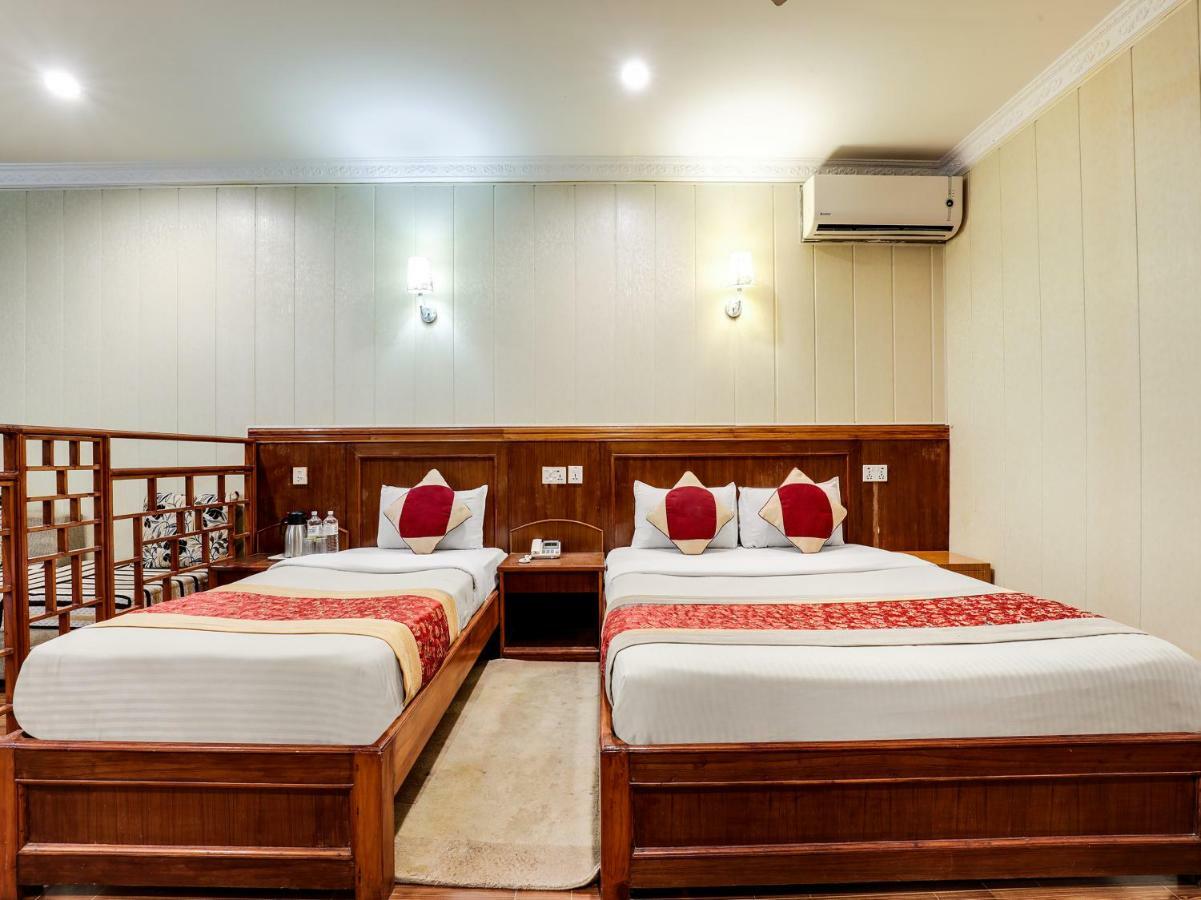 Hotel Wildlife Camp Sauraha Buitenkant foto