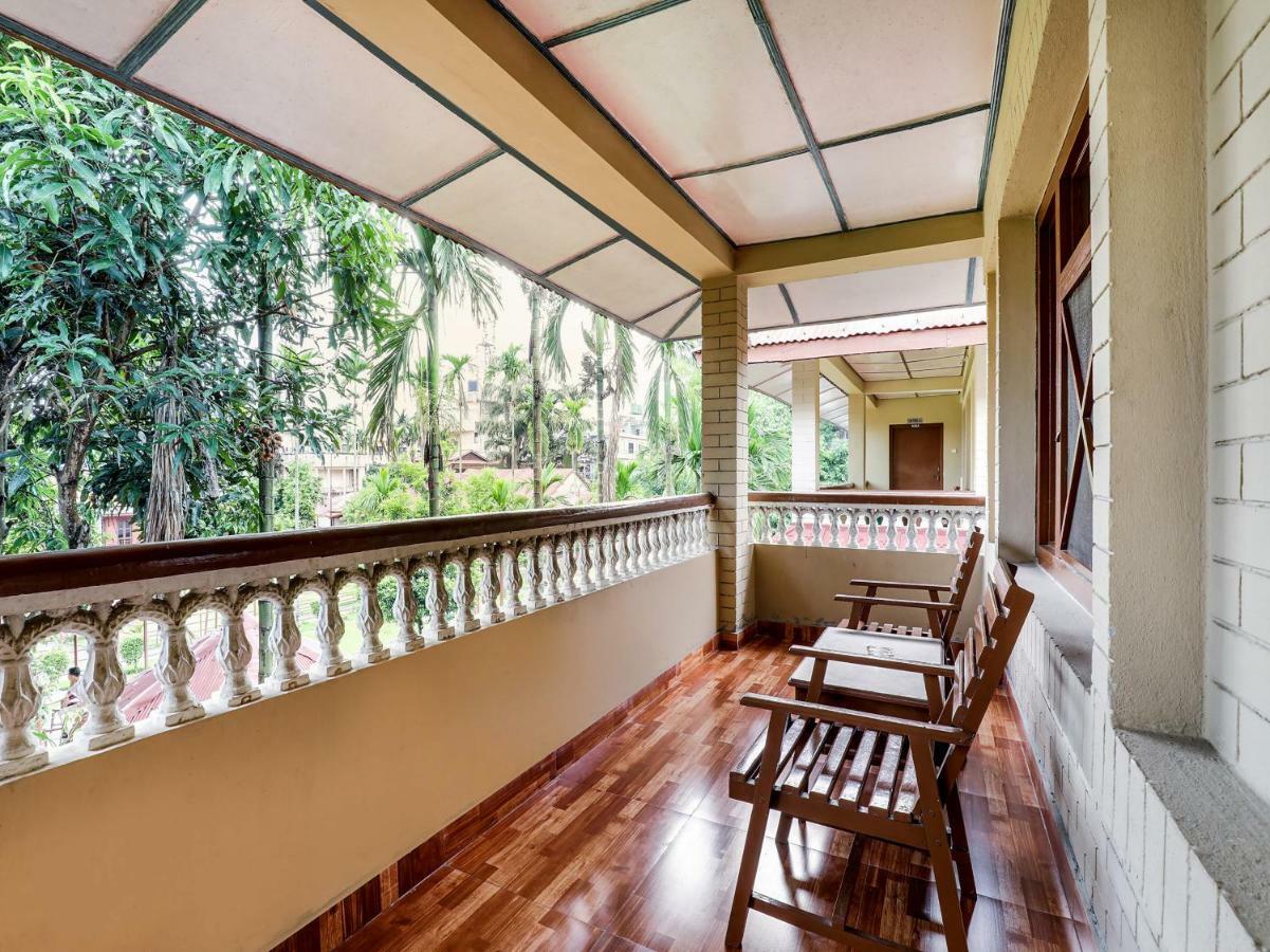 Hotel Wildlife Camp Sauraha Buitenkant foto