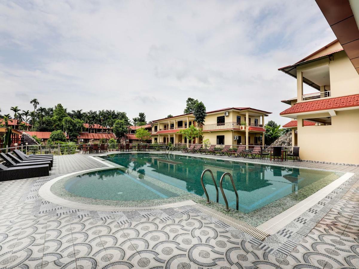 Hotel Wildlife Camp Sauraha Buitenkant foto