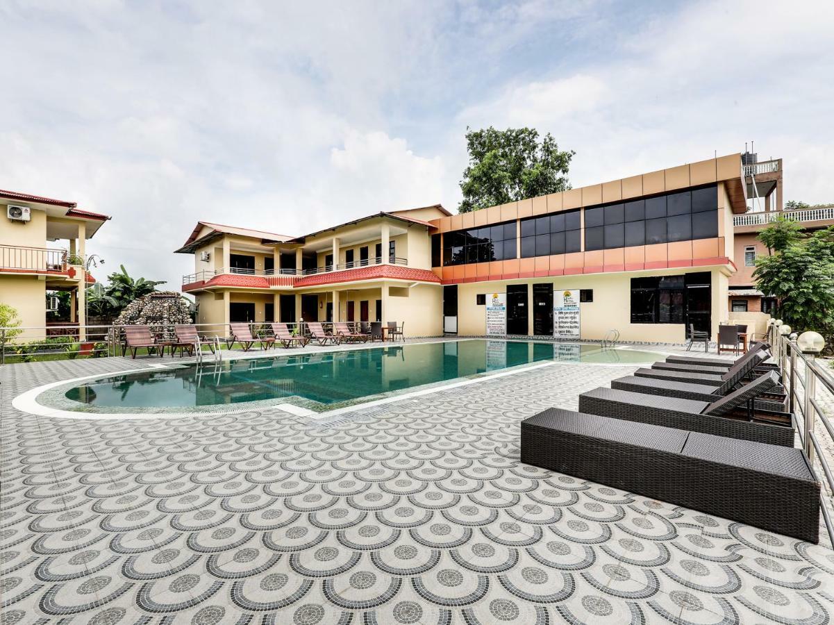 Hotel Wildlife Camp Sauraha Buitenkant foto