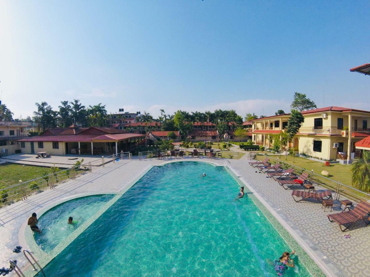 Hotel Wildlife Camp Sauraha Buitenkant foto