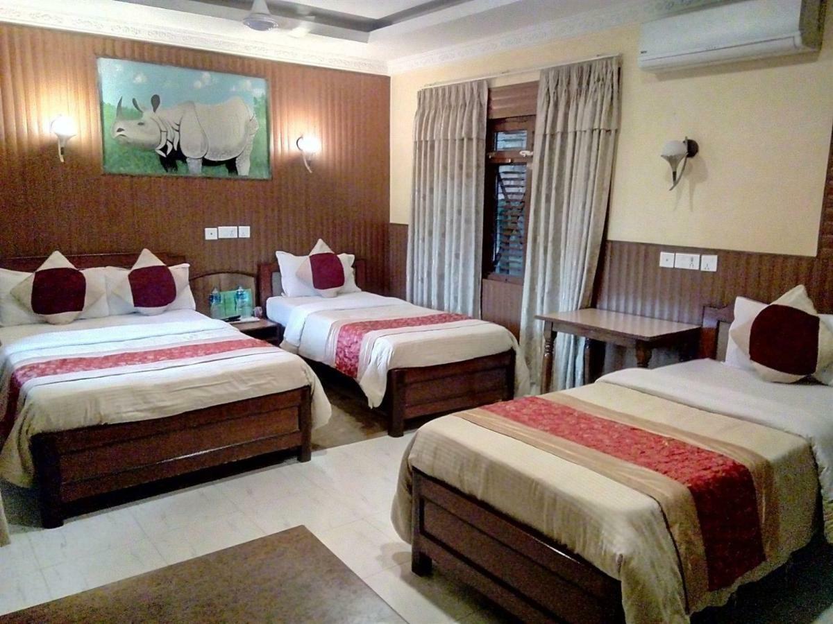 Hotel Wildlife Camp Sauraha Buitenkant foto