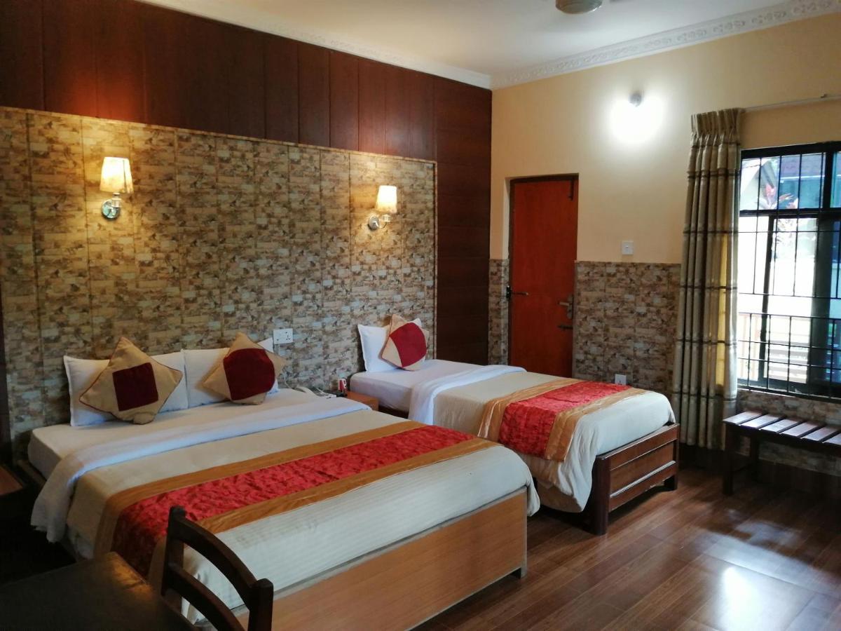 Hotel Wildlife Camp Sauraha Buitenkant foto