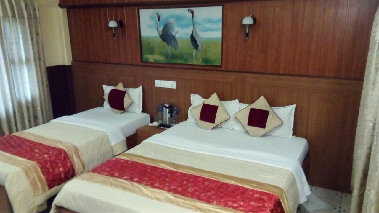 Hotel Wildlife Camp Sauraha Buitenkant foto